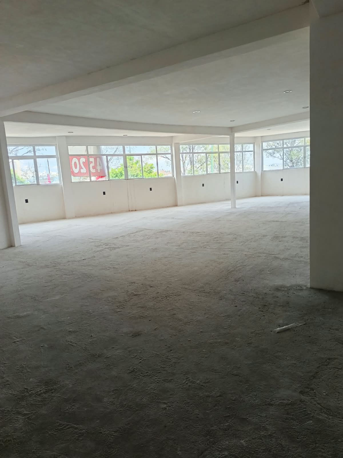 LOCAL COMERCIAL EN RENTA SOBRE