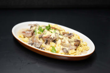 Spätzle mit Sauce zubereitet vom Restaurant Zum Fuchs