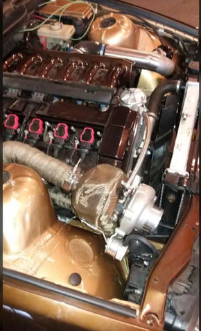 Motor von einem Auto
