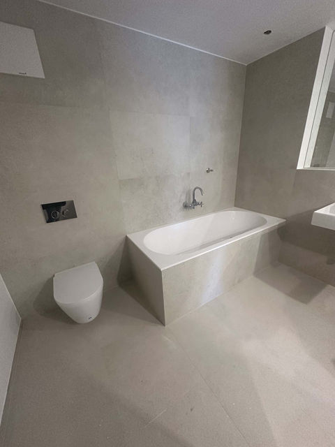 geflieste Badewanne von der All In Time Fliesen- & Plattenleger GmbH