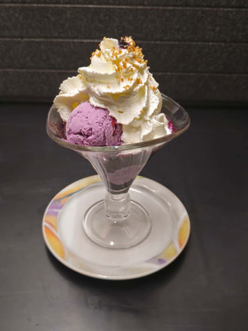 Eisbecher zubereitet vom Restaurant Zum Fuchs