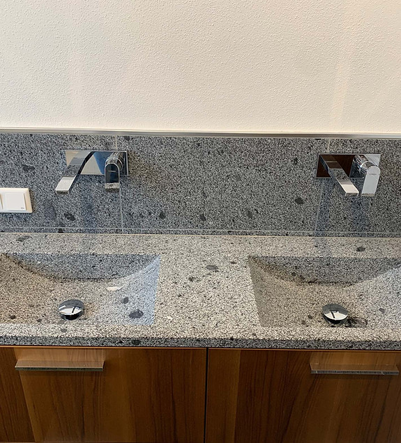 Waschbecken aus Naturstein vom
Fruhwirth Steinmetzmeister
