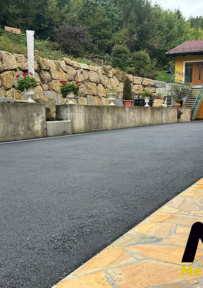Asphalt & Polygonalplatten von der Meister Granit OG