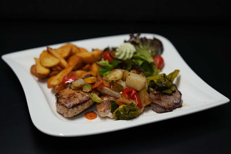 Grillteller zubereitet vom Restaurant Zum Fuchs