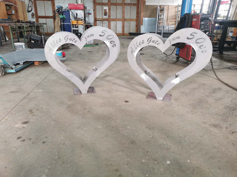 Herzen aus Metall hergestellt von TRIPPL Raimund