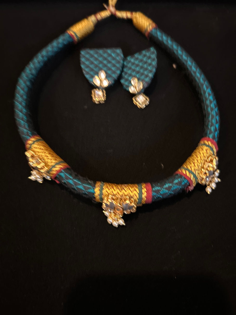 Thumbnail: Khan choker