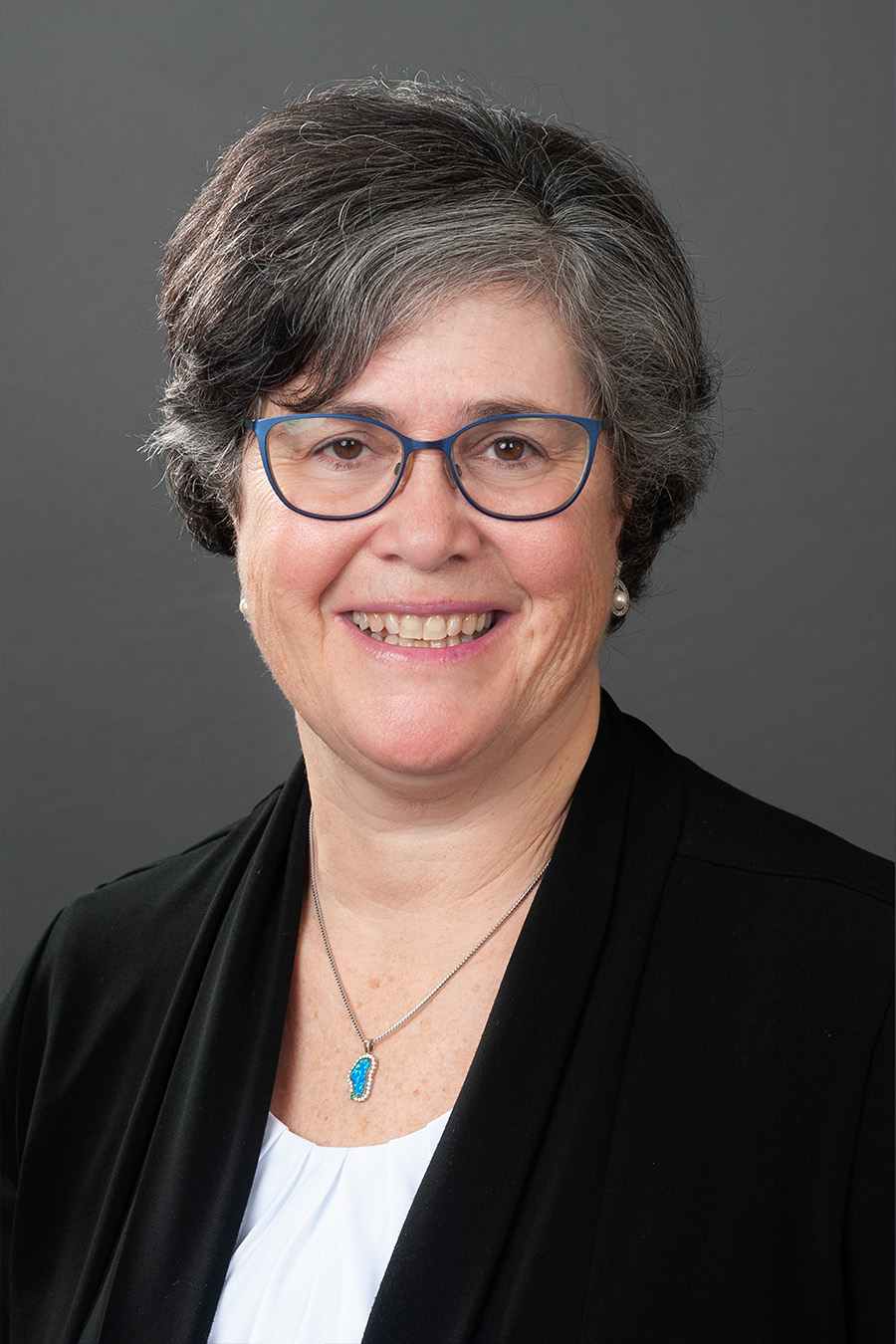 Gwen Sachnoff smiling in a professional headshot