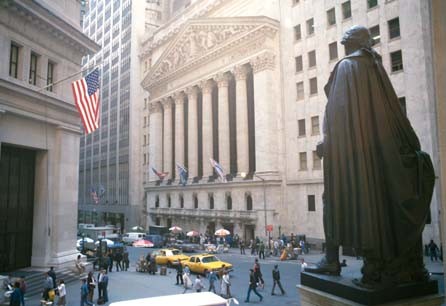 George Washington statue overlooking the New York Stock Exchange.
