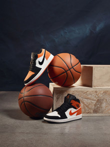 NIKE