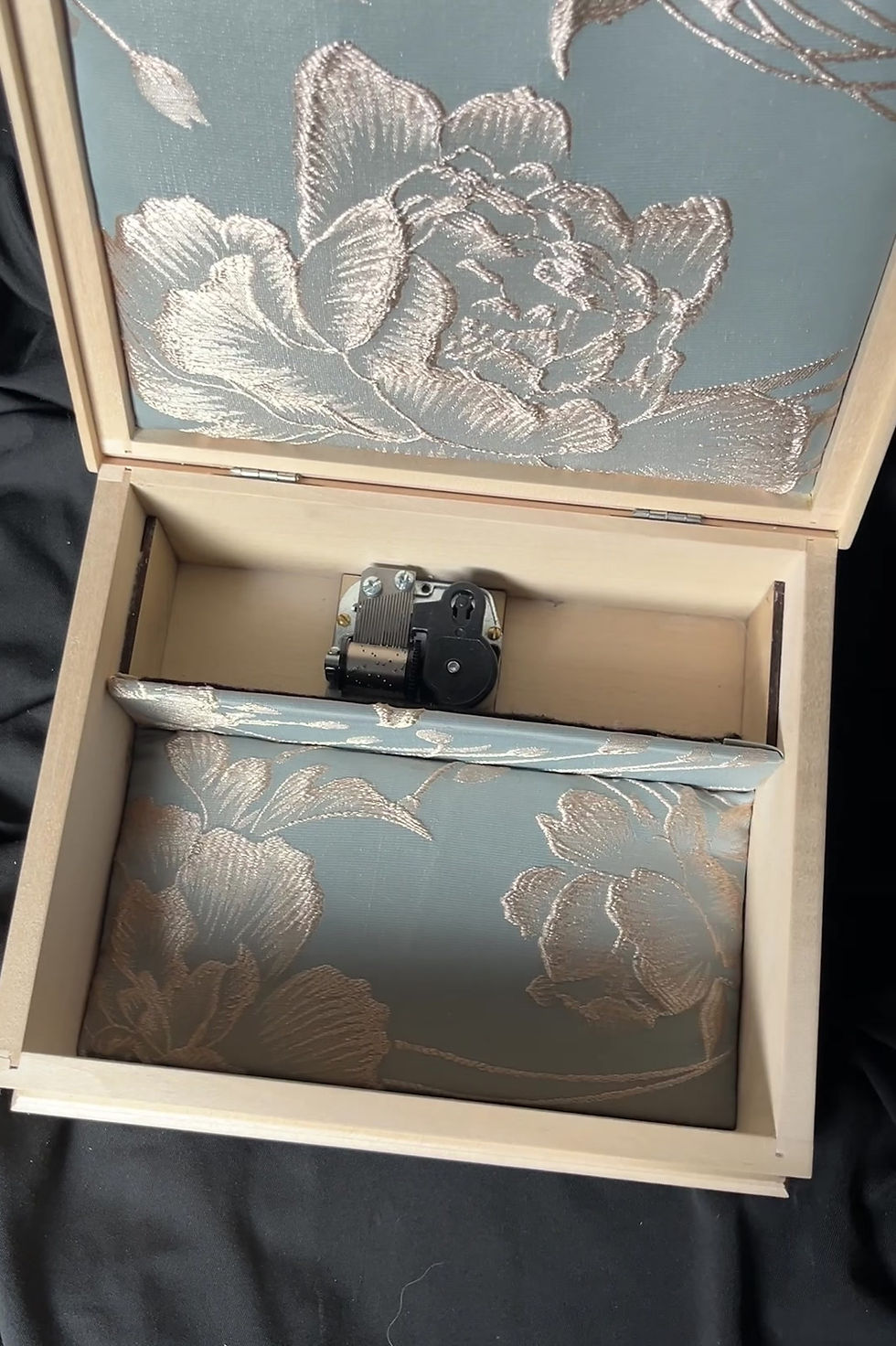 Thumbnail: Maiden and unicorn pyrography music box