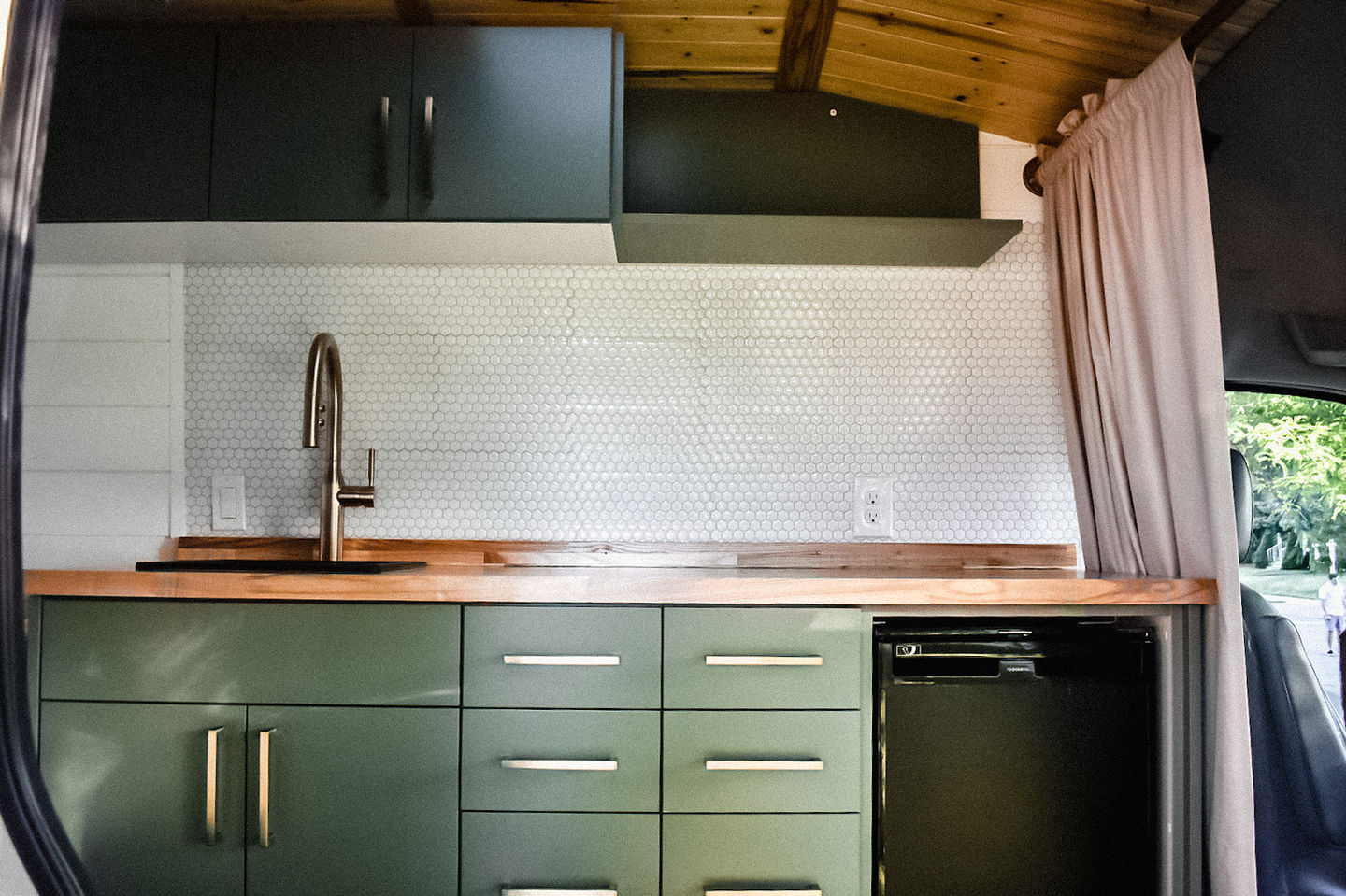 A full kitchen for a full dinner in a van