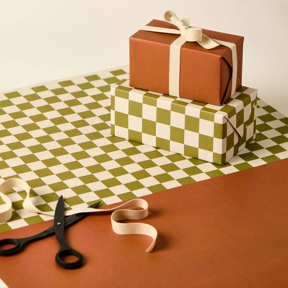 Green Checkerboard & Cinnamon Plain Gift Wrap