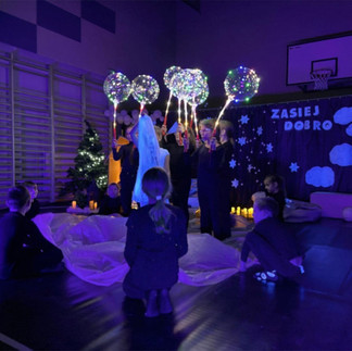 Występ taneczny uczniów.