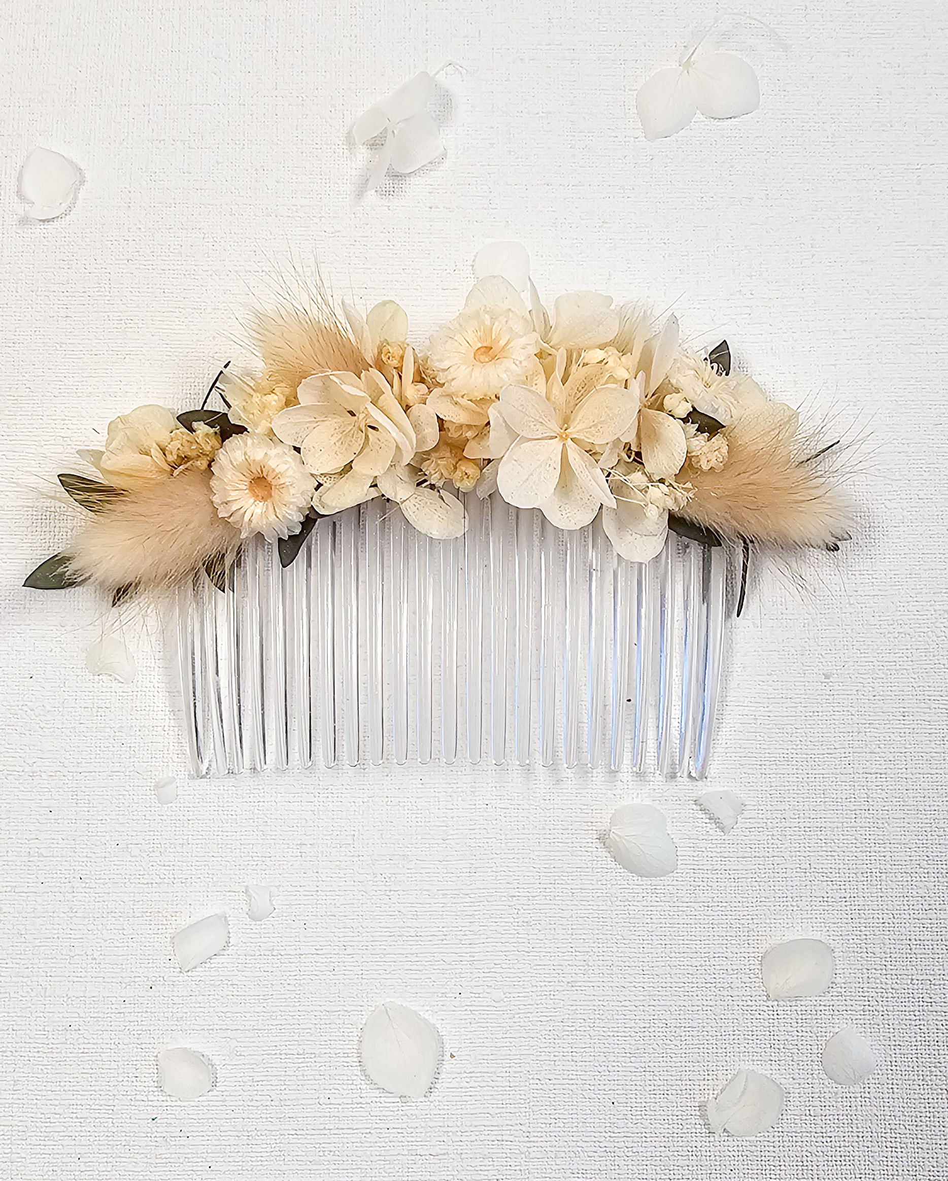 Haarkamm aus Trockenblumen in hellbraun-creme, Brautschmuck - Haarschmuck - Blume im Haar -  Brautfrisur - Blumenschmuck Haar