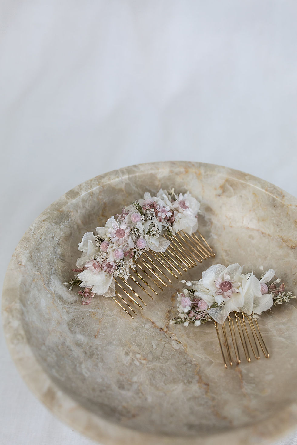 Miniaturbild: Haarkamm mit echten Trockenblumen *Vintage Rosè*– Haarschmuck für die Braut
