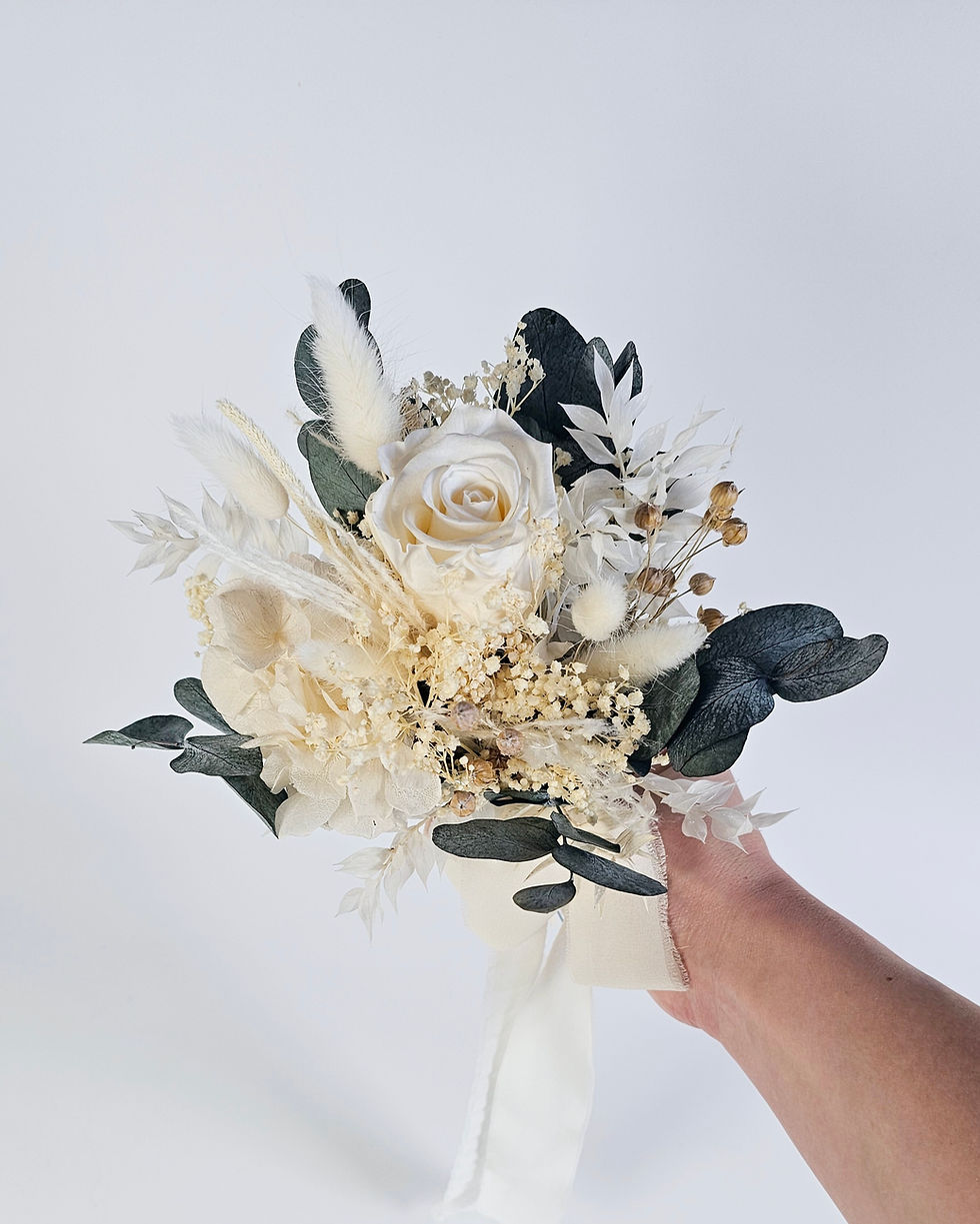 Miniaturbild: Kleiner Brautstrauß mit Eukalyptus I Hochzeitsstrauß I Hochzeit-Accessoires I Trockenblumenstrauß I Brautstrauß Standesamt