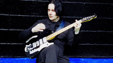 Jack White el predicador ‘Archbishop Harold Holmes’