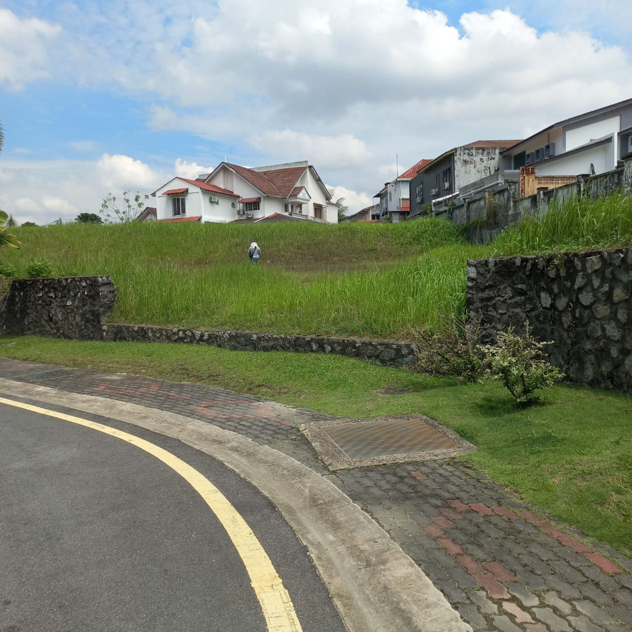 3 vacant bungalow lots in TAR VILLAS AMPANG  for sale.