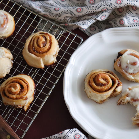 Fig and Balsamic Cinnamon Rolls 
