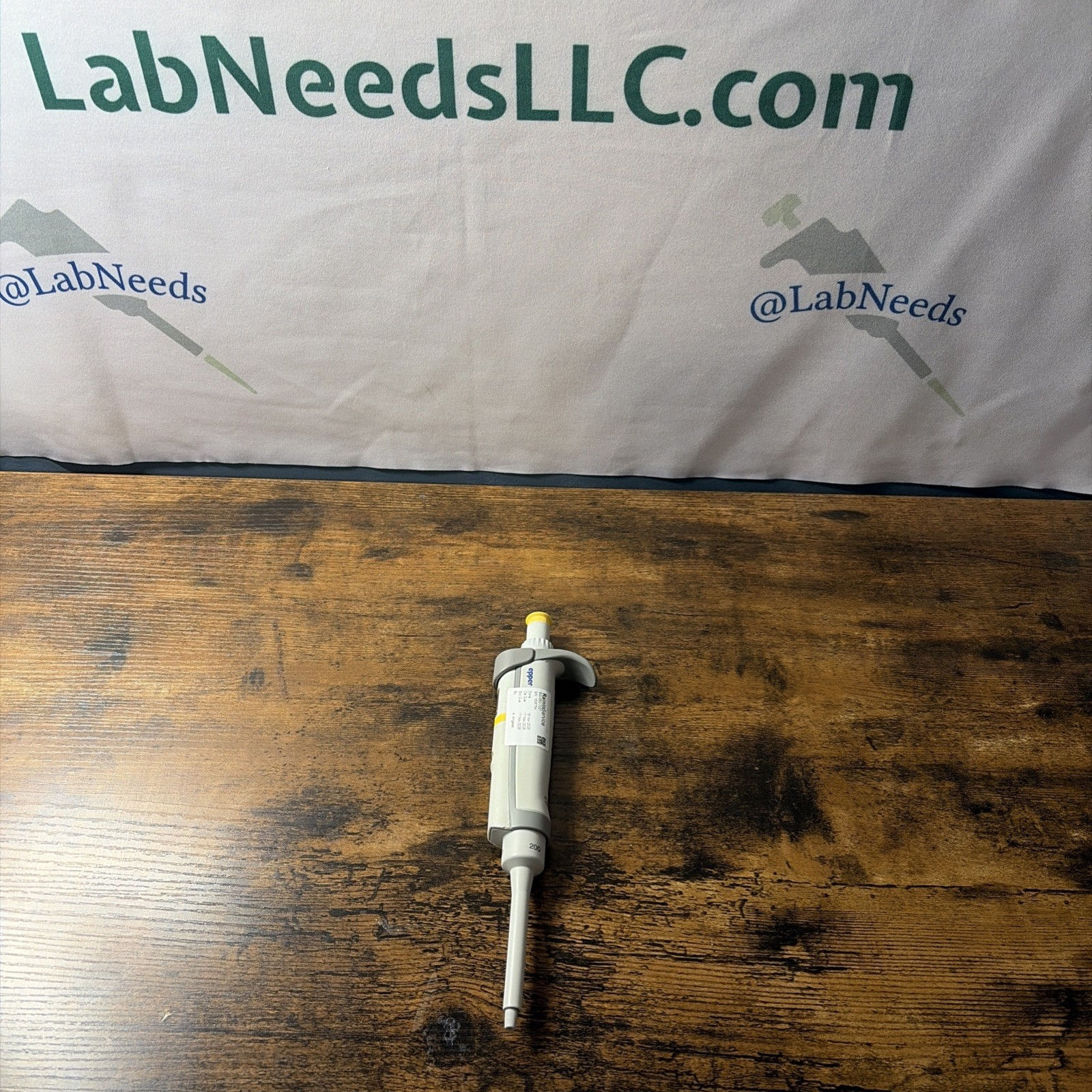 Eppendorf Research Plus Single Channel Pipette, 20 - 200 uL Calibrated Nov 2025