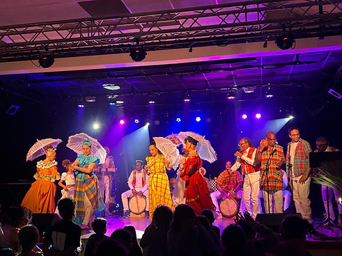 tenues danses danseuses traditionnelles antillaises