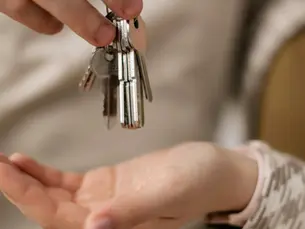 When You Feel Alone and Need to Sell Your Home