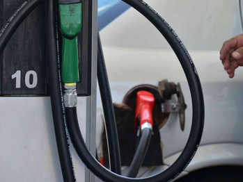 Gasolina já passa de R$ 7 em 3 regiões