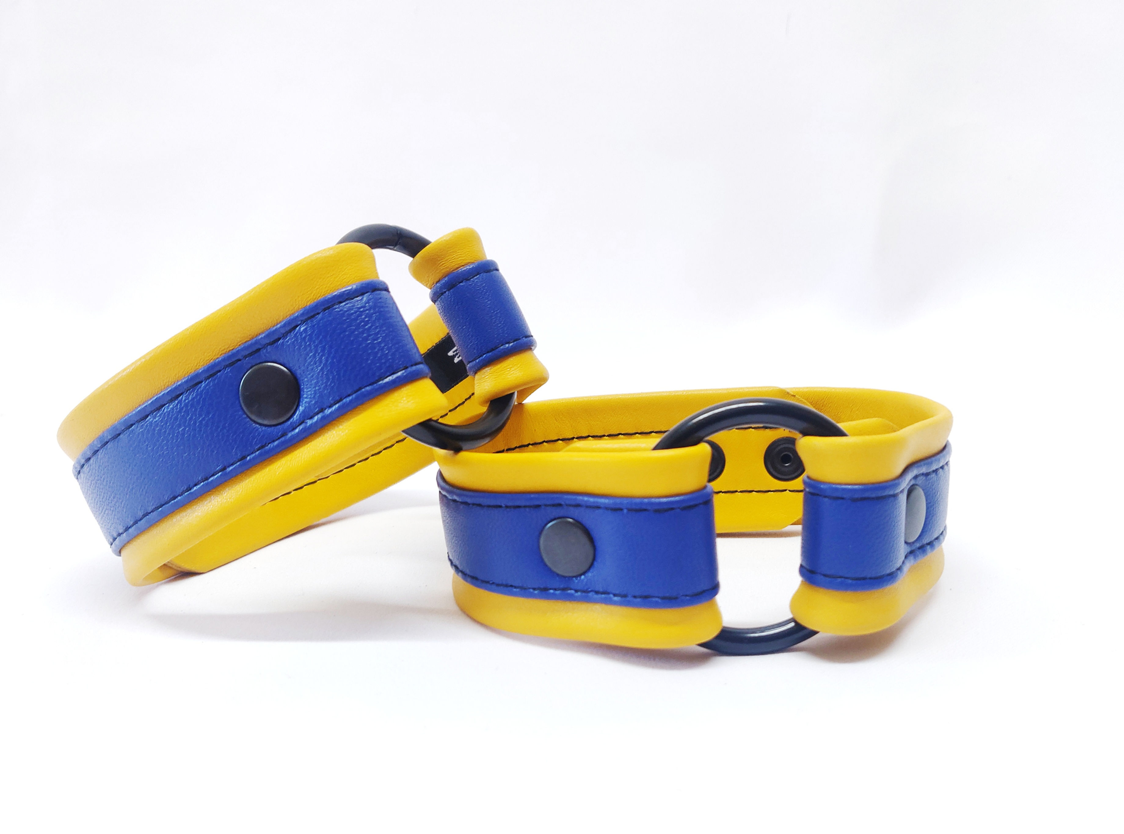 pair Leather Armband yellow and blue