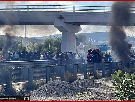 Bloquean autopista Puebla-Orizaba por derrota de edil en Palmar de Bravo