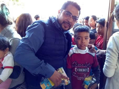 Más de mil niños reciben regalos de Reyes en Xoxtla