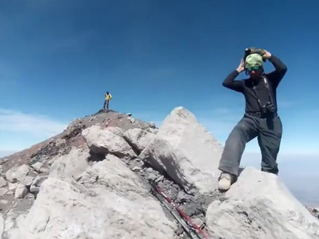 Elementos de Protección Civil escalan el Popocatépetl y graban cráter