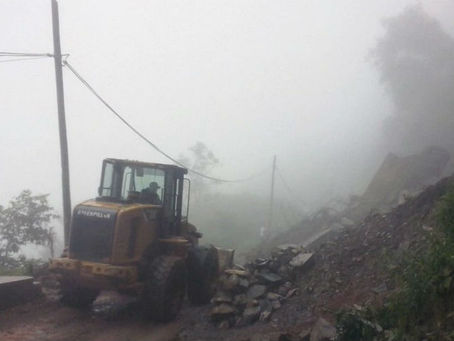 Atienden en Puebla deslaves provocados por lluvias