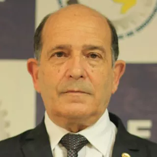 Presidente da ACE - Professor Engenheiro Civil Roberto de Oliveira Ph.D.
