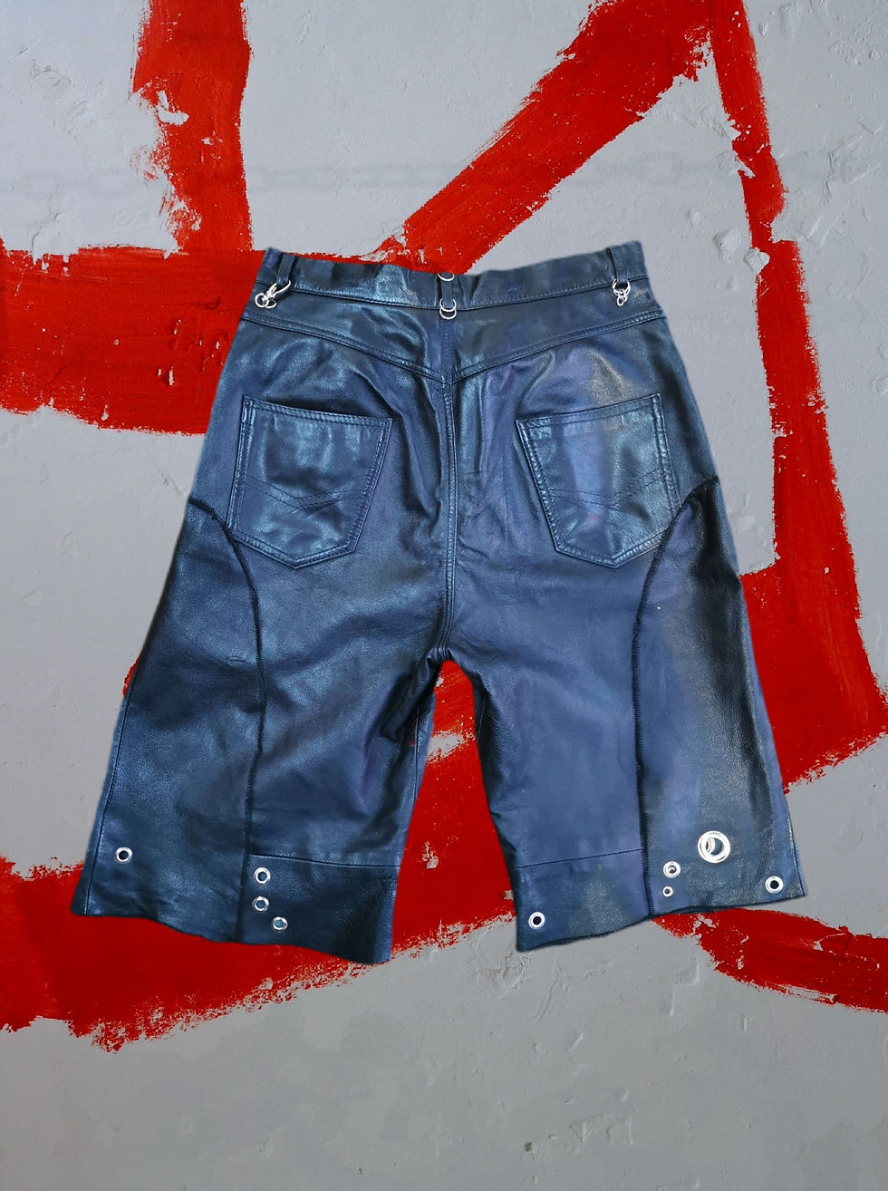 Miniature : BERMUDA CUIR UPCYCLÉ 