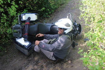 SITUS LEMURI & TANDUK SI BEJO