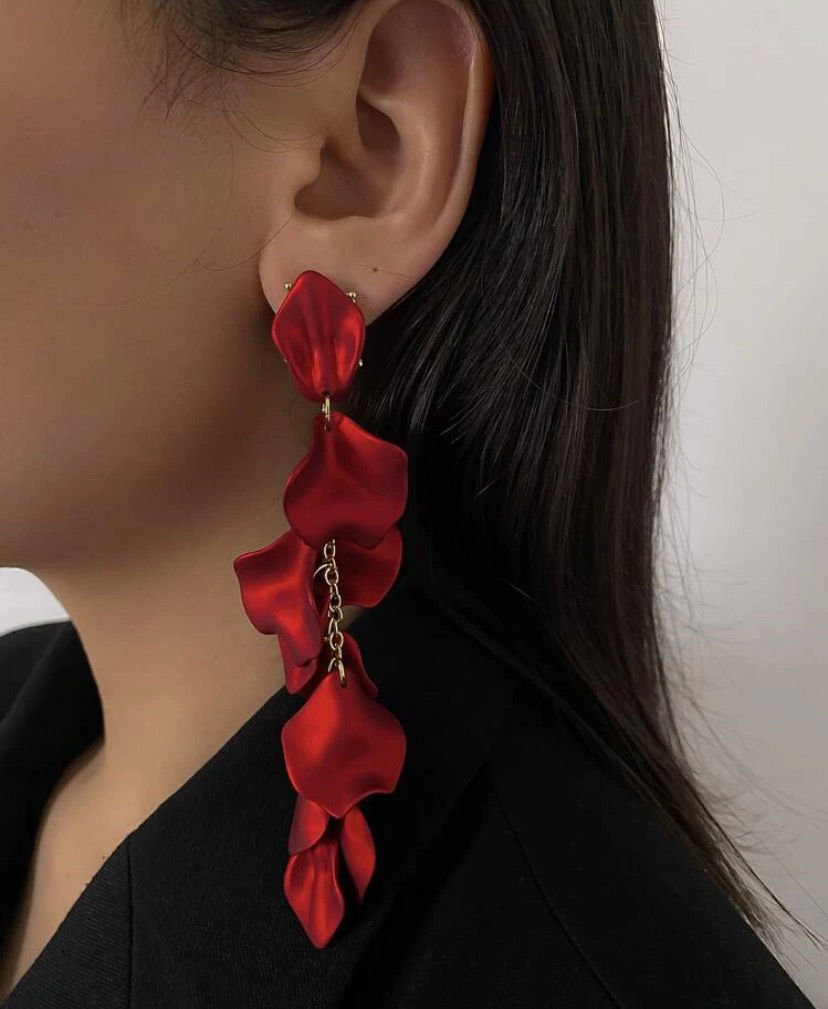 Thumbnail: Leaf drop Statement Earrings 