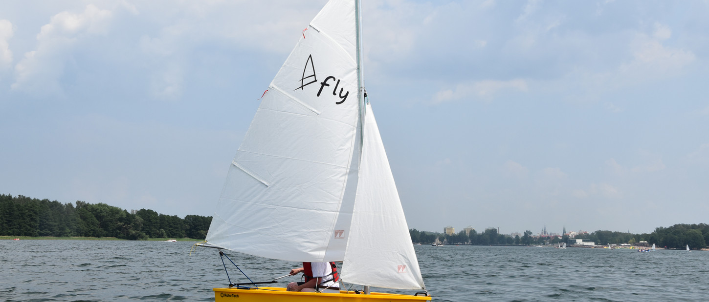 FLY SAILBOAT POLYETHYLENE BOAT