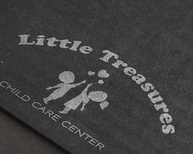 LittleTreasures_cardboard-logo-mockup-mi