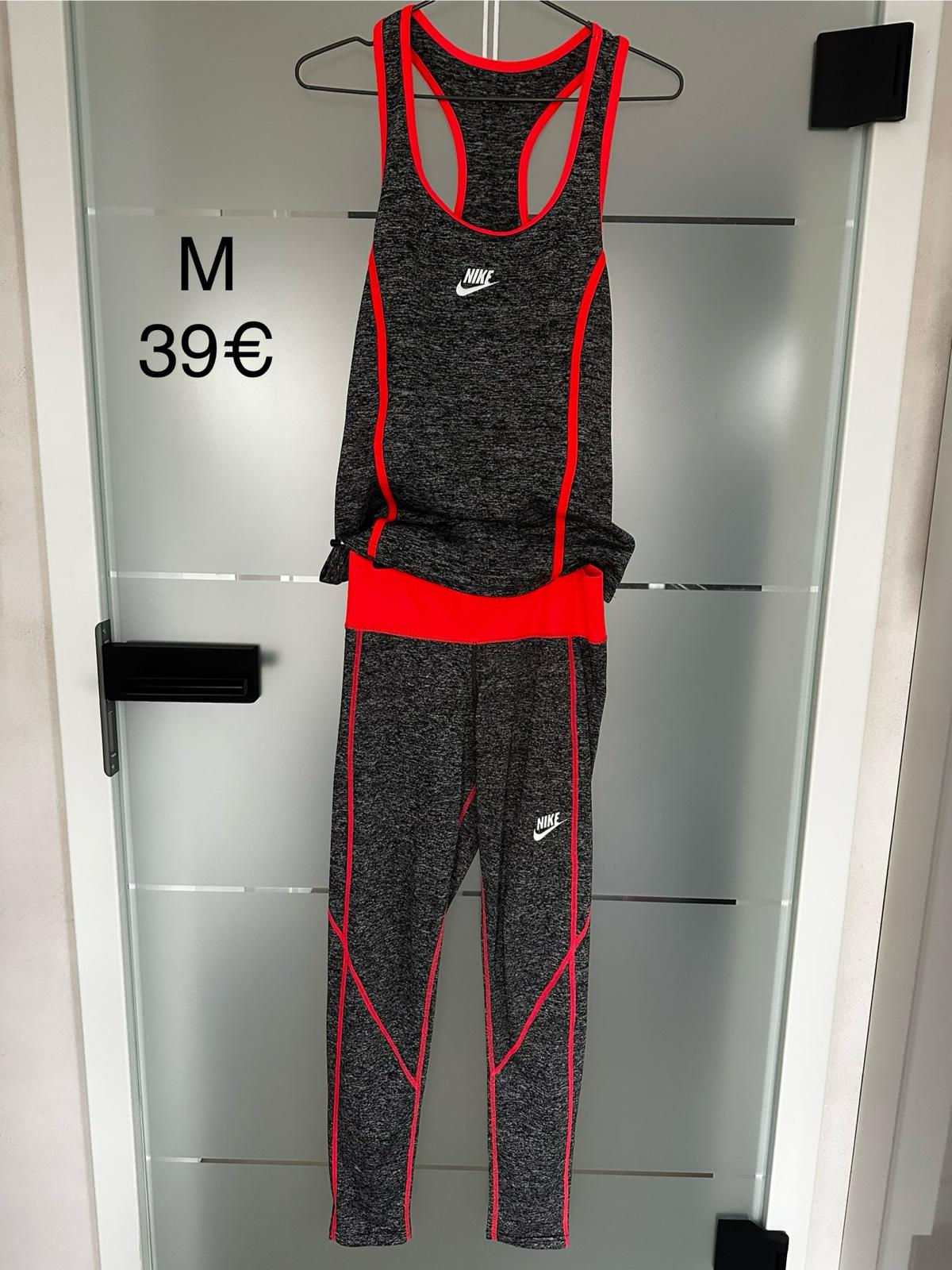 Schwarz-Rotes Nike Sport-Set