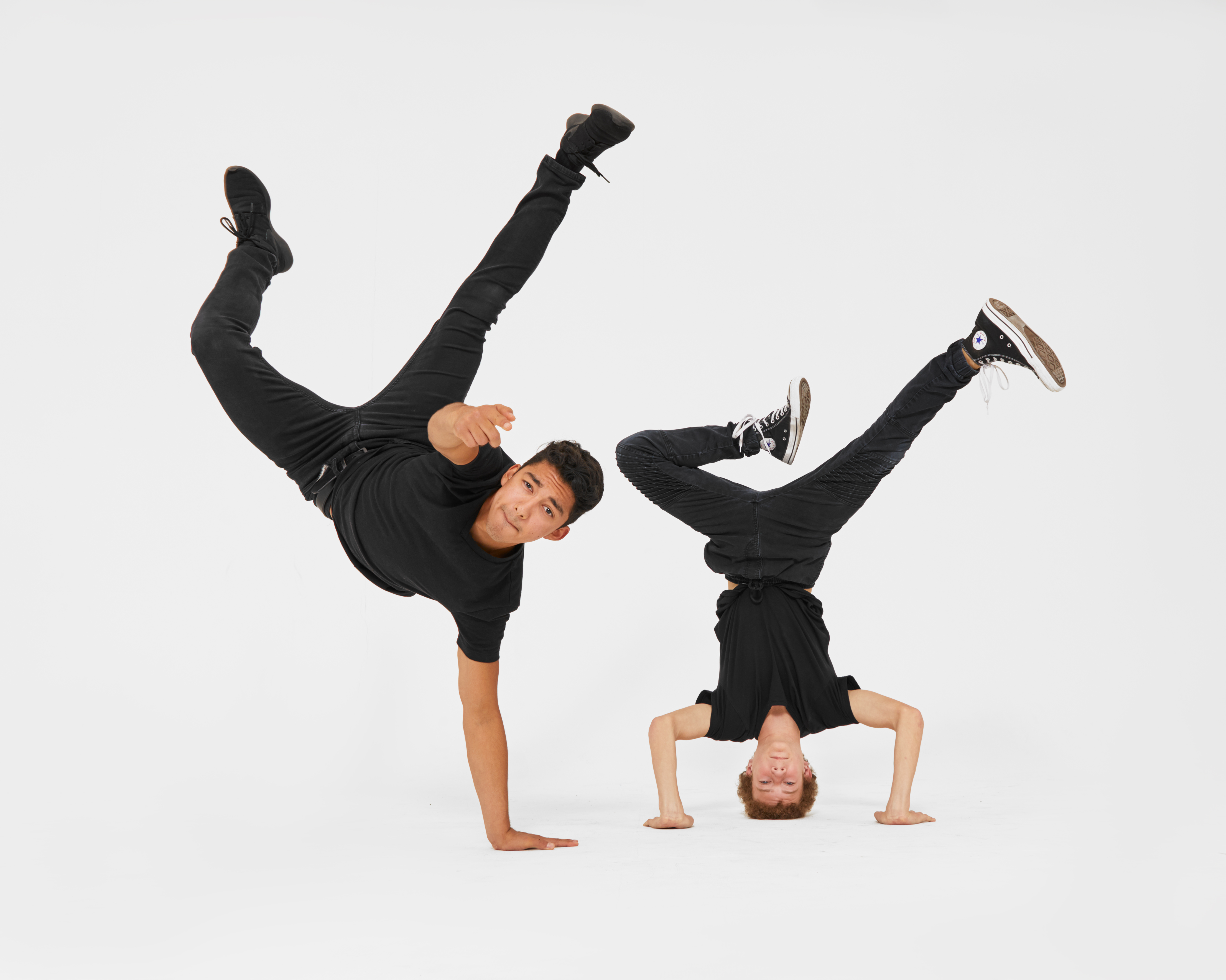 человек оркестр танцовщица. вог танец дроп. падение в воге. вог танец дроп. танцы на корпоративе.