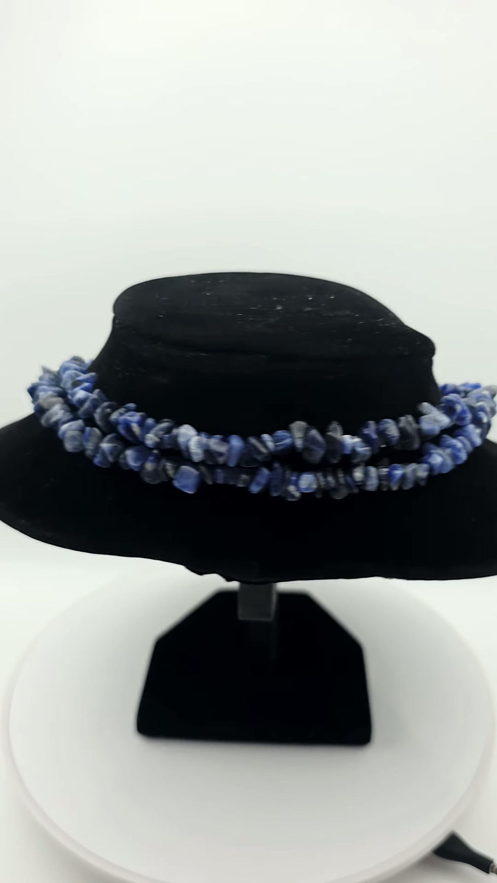 360 rotation video of continuous blue sodalite chip bead necklace displayed on a black bust.