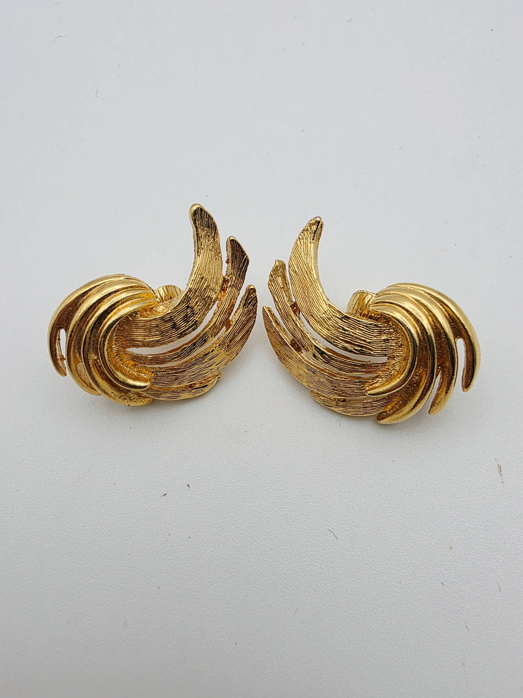 Vintage 80s Gold Tone Atomic Starburst Swirl Clip On Earrings Retro Statement 3c