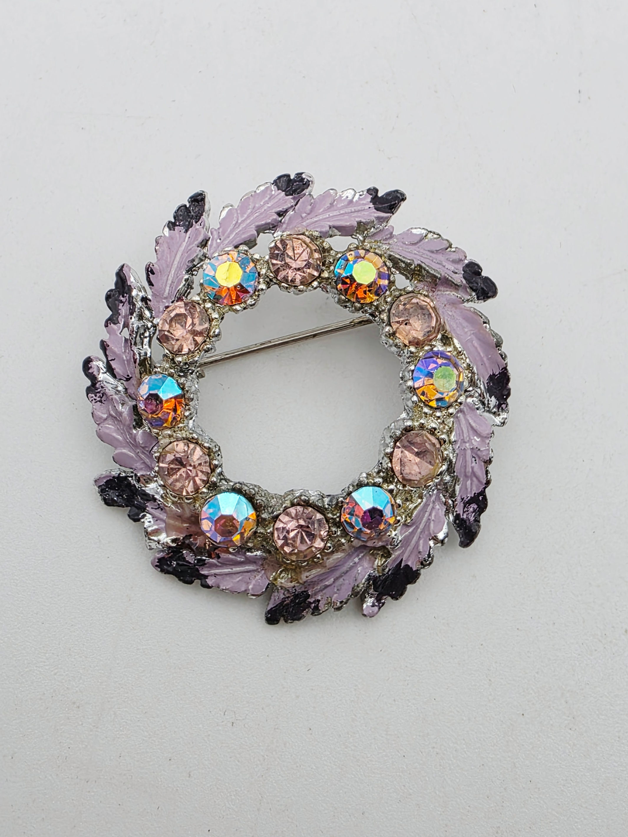 C1950 Mid Century Lilac Leaf Wreath Brooch Pink Aurora Borealis Rhinestone Pin