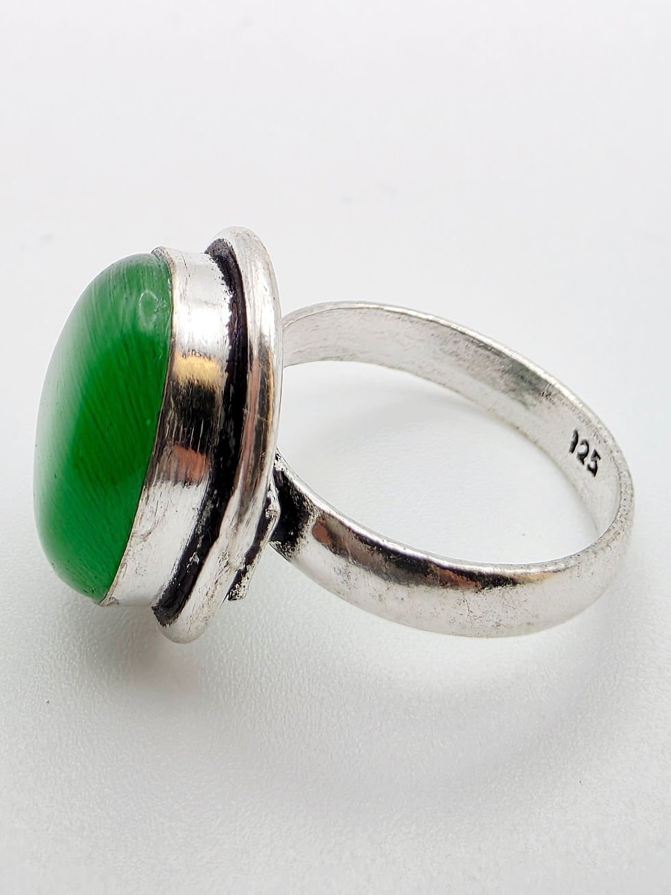 Thumbnail: Vintage Green Cats Eye Ring 925 Sterling Silver Oval Size O Boho Statement