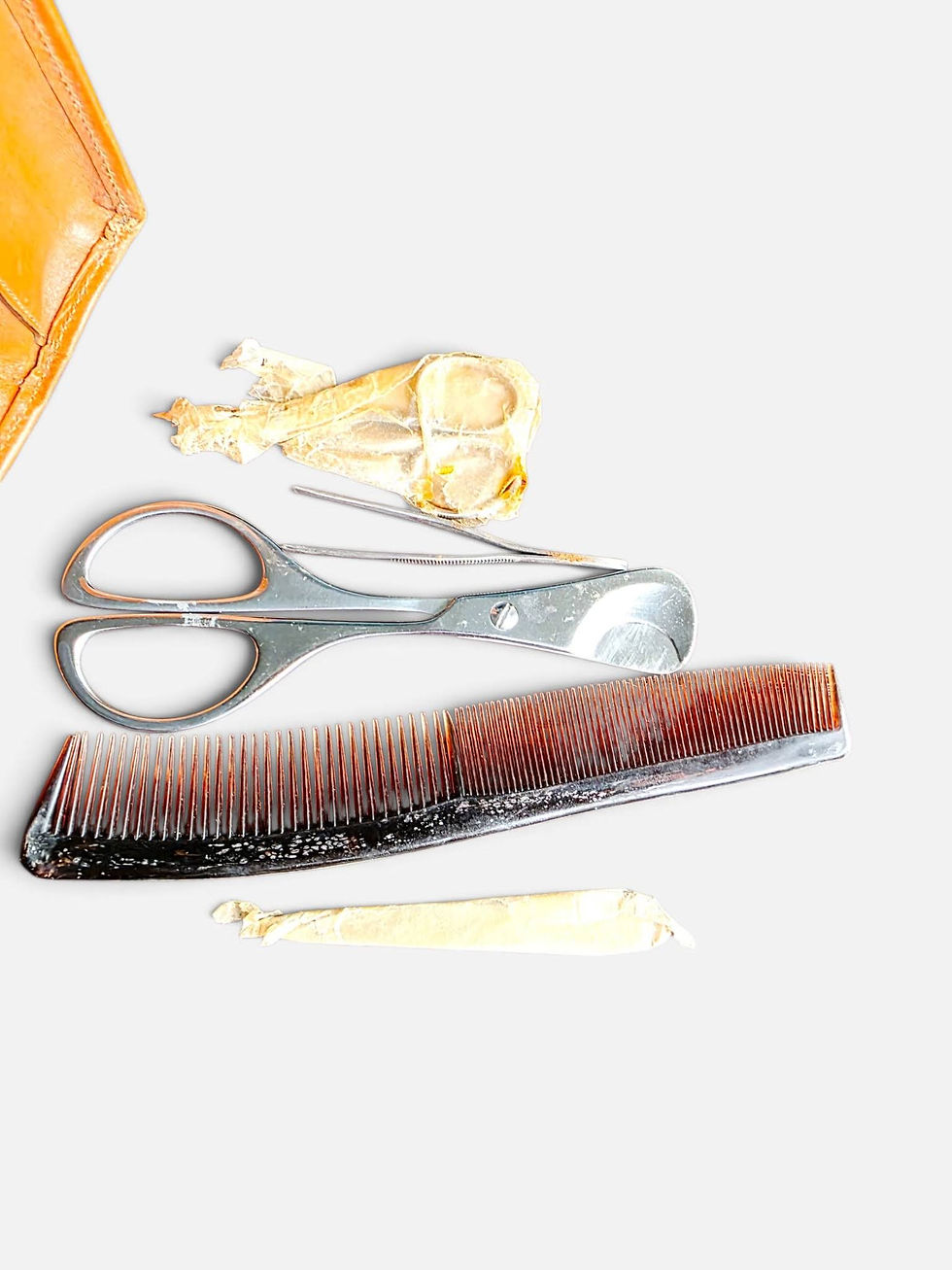 Thumbnail: Vintage Mid Century Gentlemen's Travel Grooming Set Leather Case Gillette Razor