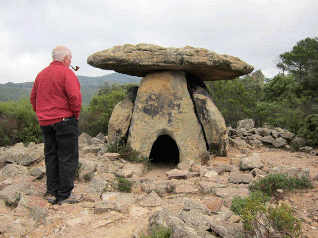 relative size of dolmen