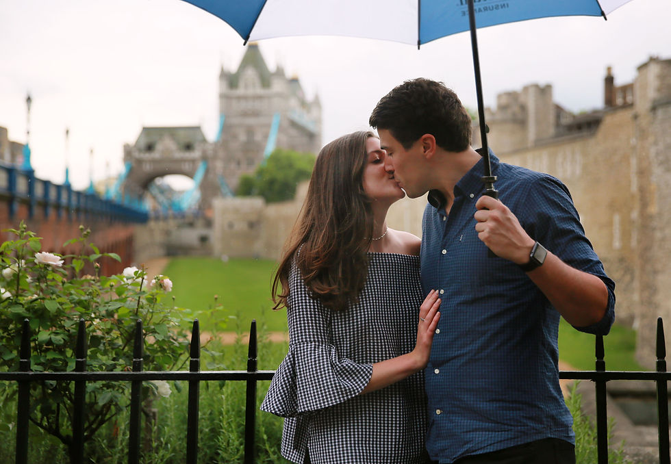 tower of London Engagmenet photos
