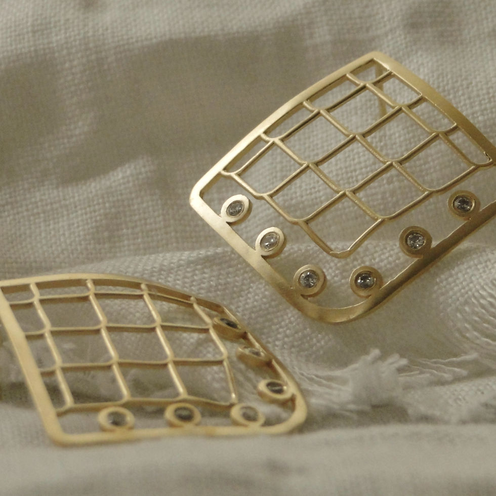 Miniatura: Brinco Sagrada Família em Ouro 18k