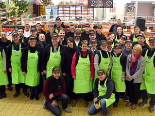 Em destaque, supermercado adquirido e gerido por um grupo de agricultores.