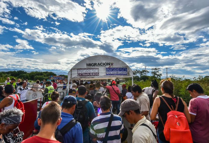 entrada a Colombia desde Venezuela. Puente Simón Bolívar